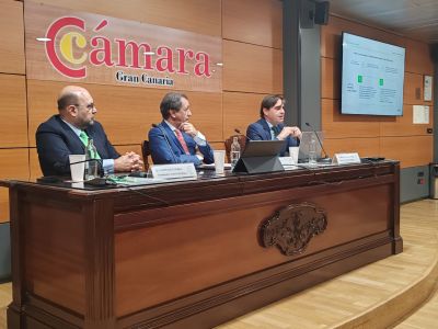 Binter mantiene un encuentro en la sede de la Cámara de Comercio de Gran Canaria con una nutrida representación del empresariado canario