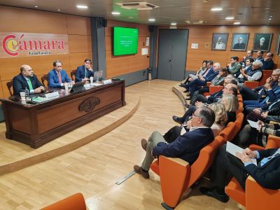 Binter mantiene un encuentro en la sede de la Cámara de Comercio de Gran Canaria con una nutrida representación del empresariado canario