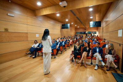 La Cámara, a través de su oficina Acelera Pyme, presentó la conferencia “Inteligencia Artificial y el futuro empresarial” que ofreció la experta en tecnología, Silvia Leal