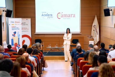 La Cámara, a través de su oficina Acelera Pyme, presentó la conferencia “Inteligencia Artificial y el futuro empresarial” que ofreció la experta en tecnología, Silvia Leal