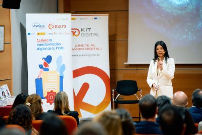 La Cámara, a través de su oficina Acelera Pyme, presentó la conferencia “Inteligencia Artificial y el futuro empresarial” que ofreció la experta en tecnología, Silvia Leal